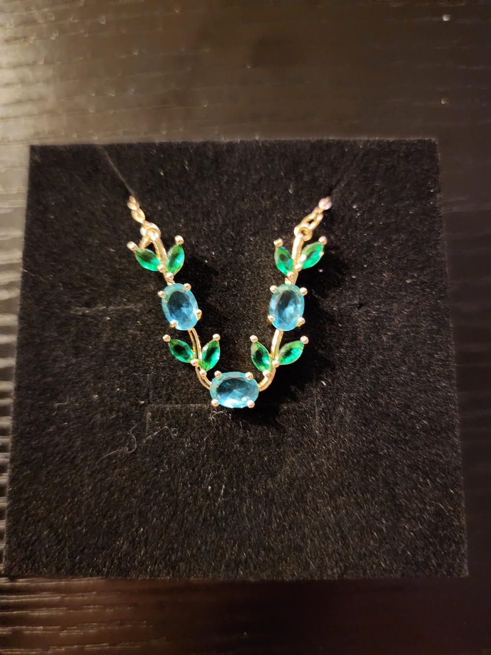 Green Gemstone Leaf Pendant Necklace